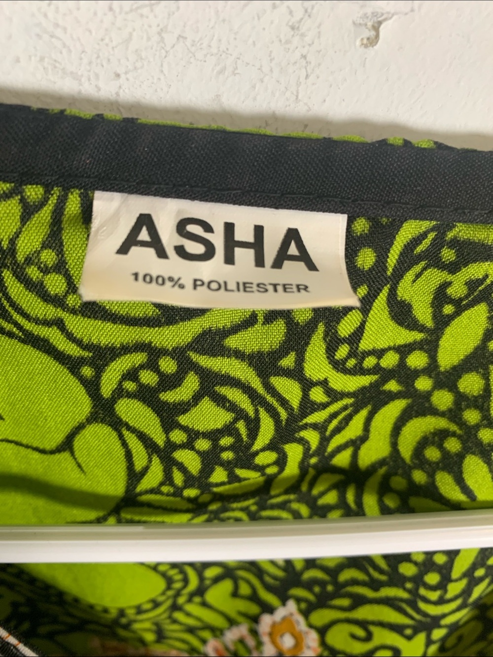 ASHA Vibrant Green Paisley V-Neck Tunic Top - Picture 2 of 4